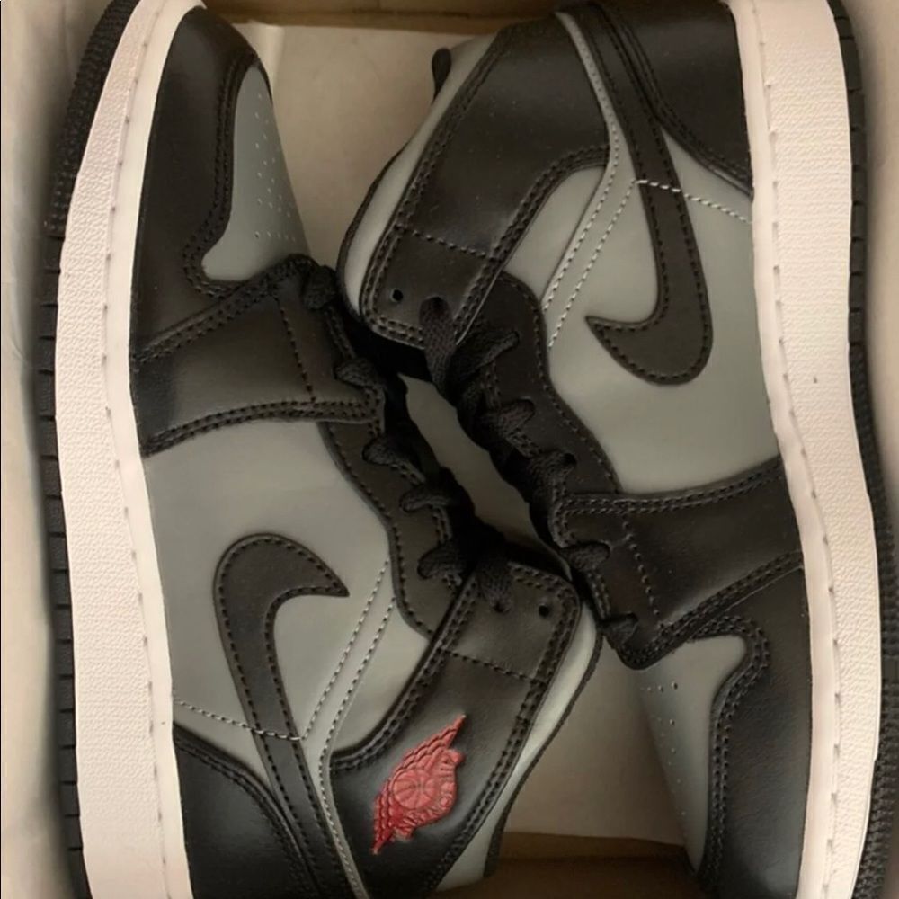 Nike Air Jordan 1 mid GS black grey